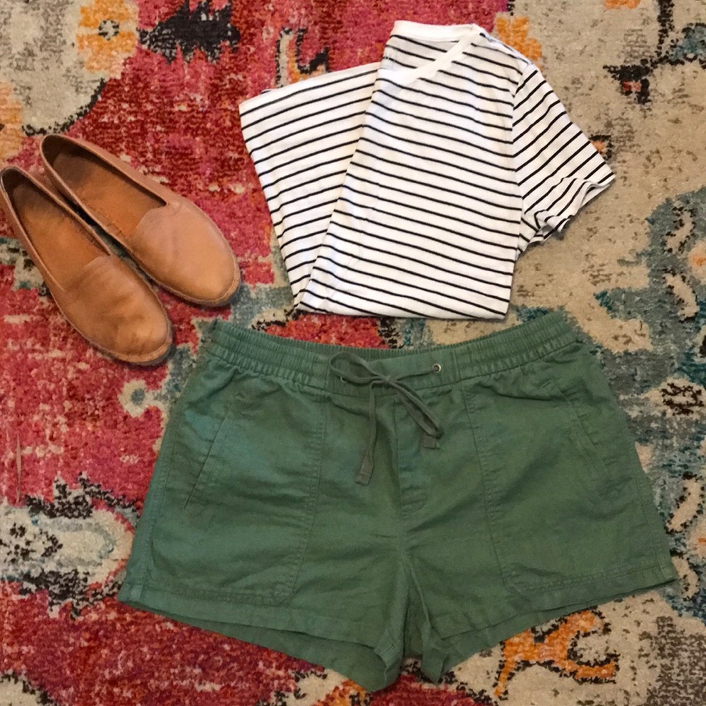 Gap Khaki Green Linen Shorts EUC